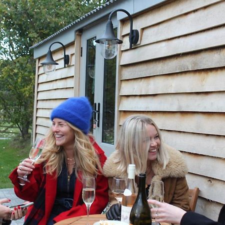Luxury Shepherds Hut - The Moorhen By The Lake York Exterior photo